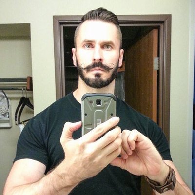 Profile Picture of Robert Easter (@SirAdorkable) on Twitter