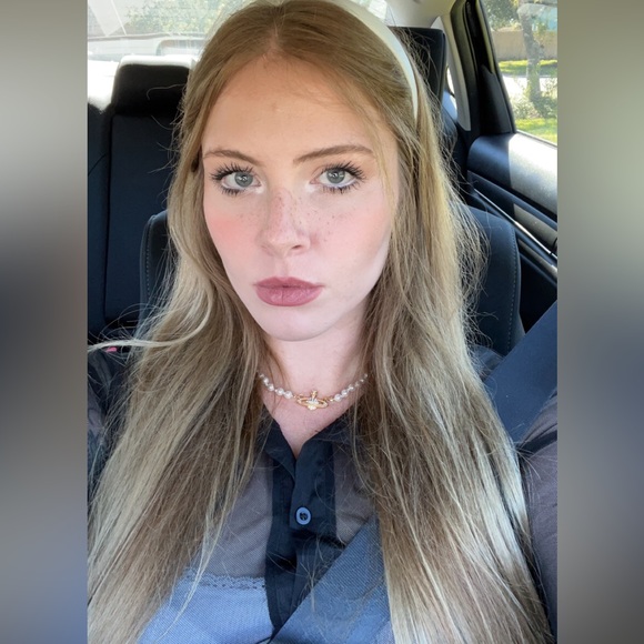 Profile Picture of Ahleah Gerache (@geracheahleah) on Poshmark