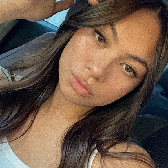 Profile Picture of Nicole Vilaylack (@nicolevilaylack) on Poshmark