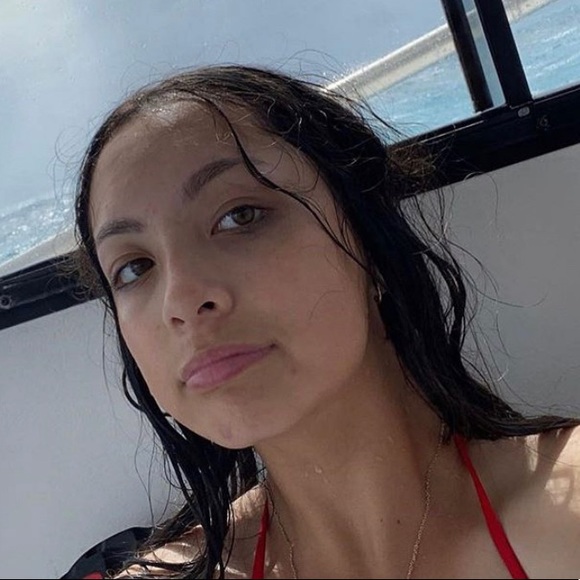 Profile Picture of Asain 101 (@asain101) on Poshmark