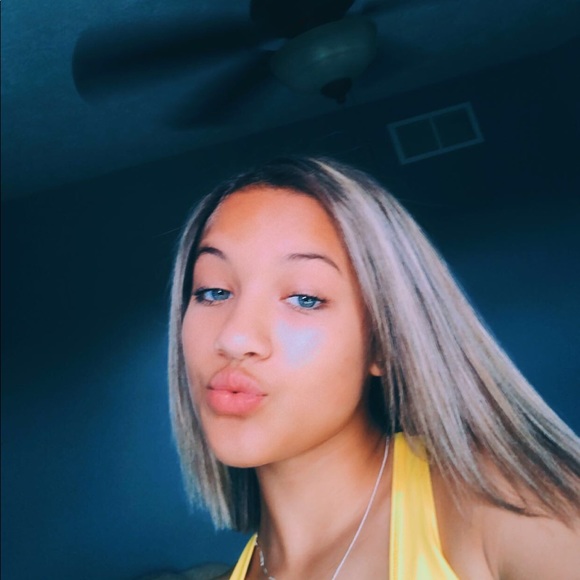 Profile Picture of Jianna Swoboda (@jianna_19) on Poshmark