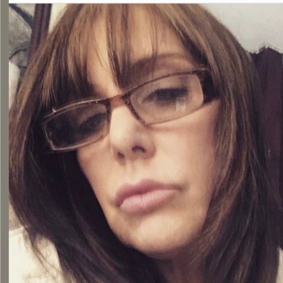 Profile Picture of Lisa Wojcik (@connierose1935) on Poshmark