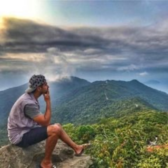 Profile Picture of Shabbir Shaon (@shabbirshawkut) on Poshmark