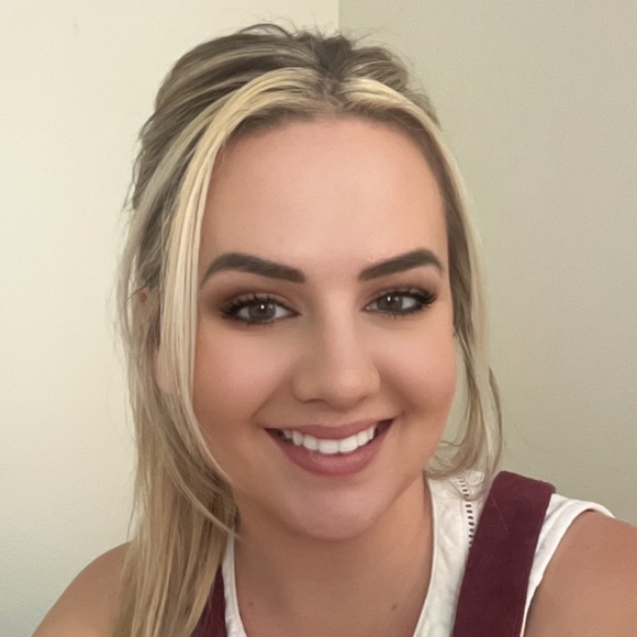 Profile Picture of !!!kelsi Rogers!!! (@kelsidee) on Poshmark