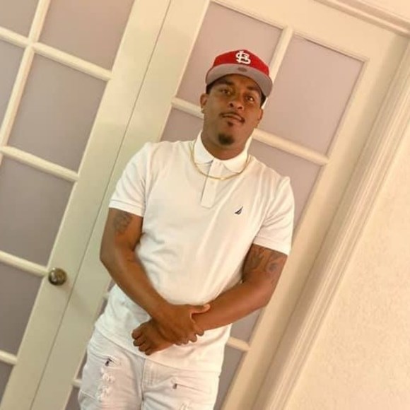 Profile Picture of Michael Dickson (@mikedickson391) on Poshmark