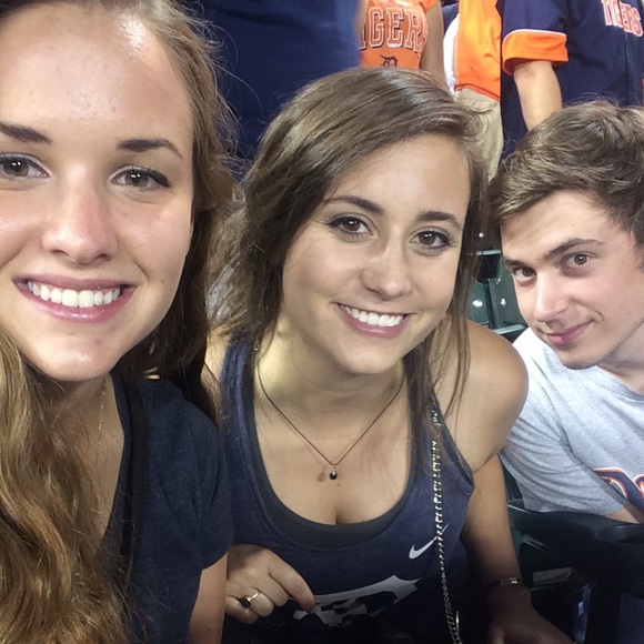 Profile Picture of Anna Grettenberger (@annagrett) on Poshmark