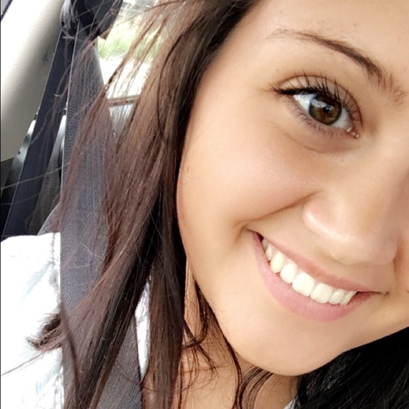 Abbyann Bougher - Poshmark Profile Picture of Abbyann Bougher (@abbyannboo) on Poshmark