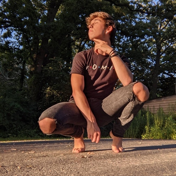 Profile Picture of Adam Vogel (@adamvogel2023) on Poshmark