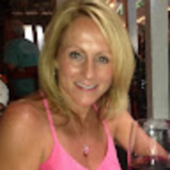 Profile Picture of Cindy Whitaker (@clfoxone_007) on Poshmark