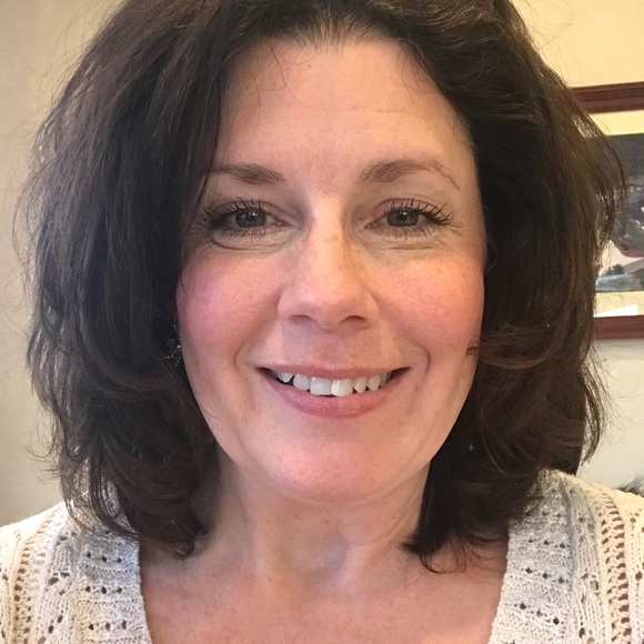 Profile Picture of Paula Grogan (@irishmama50) on Poshmark