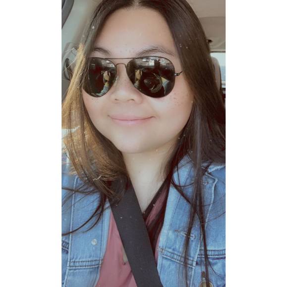 Profile Picture of Lyna Lam (@lynalam) on Poshmark