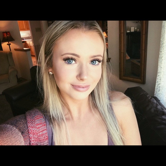 Profile Picture of Delancey Miller (@delanceymiller) on Poshmark