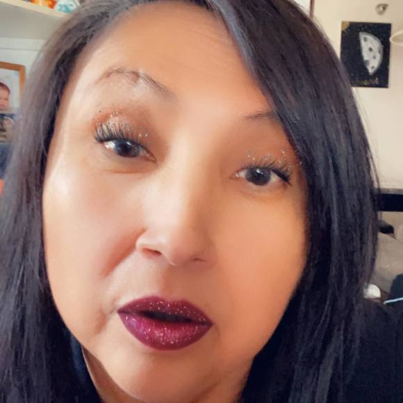 Profile Picture of Wendelin Janis (@wendelinj) on Poshmark