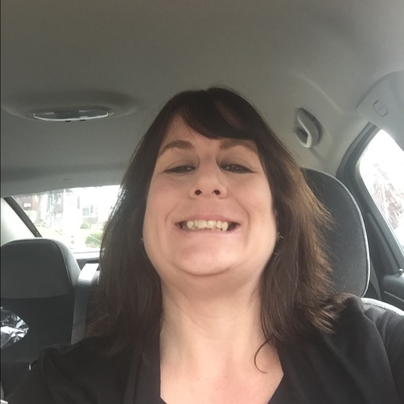 Renee Pyeritz - Poshmark Profile Picture of Renee Pyeritz (@reneepy1975) on Poshmark