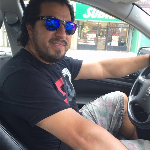 Profile Picture of Joel Diaz (@dhjoel) on Poshmark