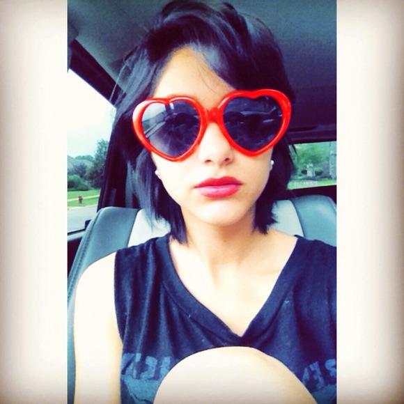 Profile Picture of Deana Logothetis (@deelogo) on Poshmark