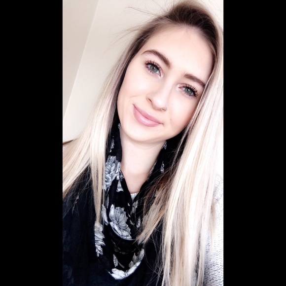 Profile Picture of Molly Vidmar (@mollyvid16) on Poshmark