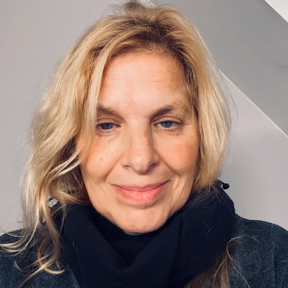 Profile Picture of Donna Dzinski (@moosez1371) on Poshmark