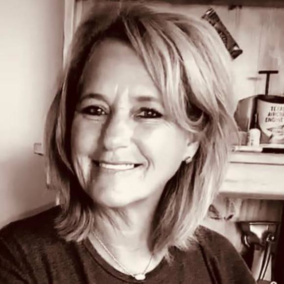 Profile Picture of Cindy Kizer (@cindykizer) on Poshmark