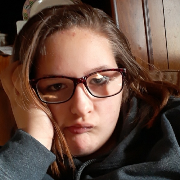 Profile Picture of Rachel Sharp (@rachel_sharp698) on Poshmark