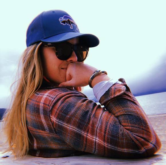 Profile Picture of Anabel Davis (@anabeldavis12) on Poshmark