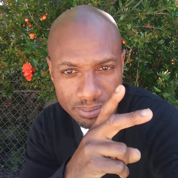 Profile Picture of Steven Walton (@stevenwalton) on Poshmark