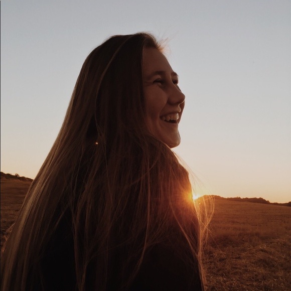 Profile Picture of Victoria Benner (@victoriabenner) on Poshmark