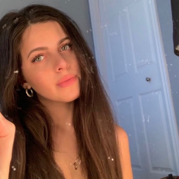 Profile Picture of Tamara Vujić (@vujic) on Poshmark