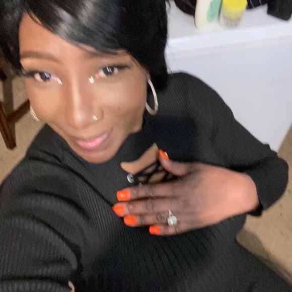 Profile Picture of Katonya Shivers (@shiverskatonya) on Poshmark