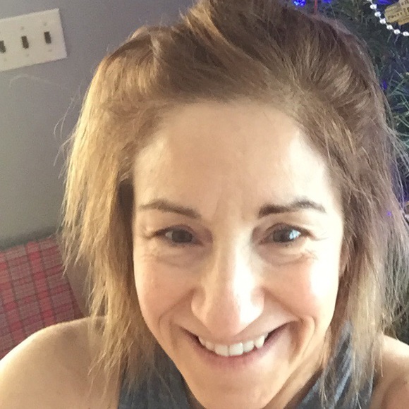 Profile Picture of Jean Cadrette (@jeancadrette) on Poshmark