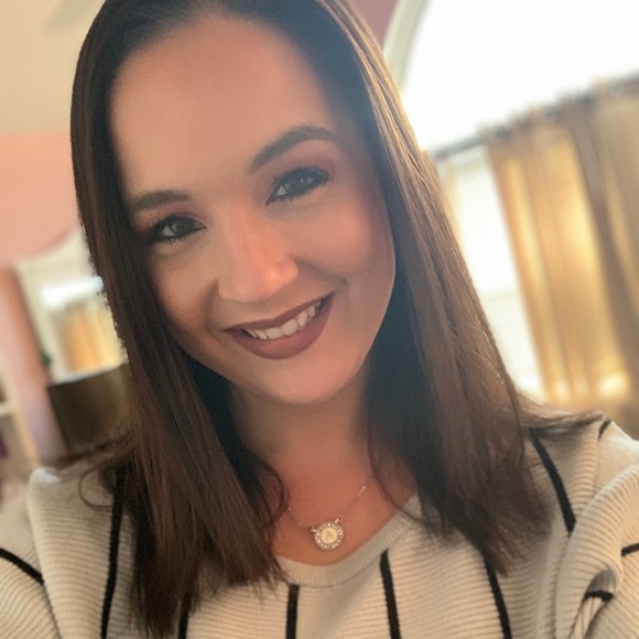 Profile Picture of Alexandra Turturro (@aturturro) on Poshmark