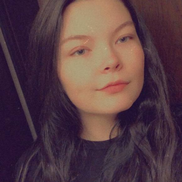 Profile Picture of Megan Whidden (@turtle_2) on Poshmark