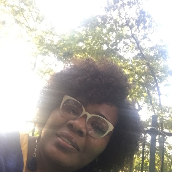 Profile Picture of Tracie Wallace (@wall1973) on Poshmark