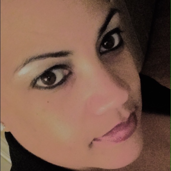 Profile Picture of Earnetta Mcdaniel (@earnettam) on Poshmark