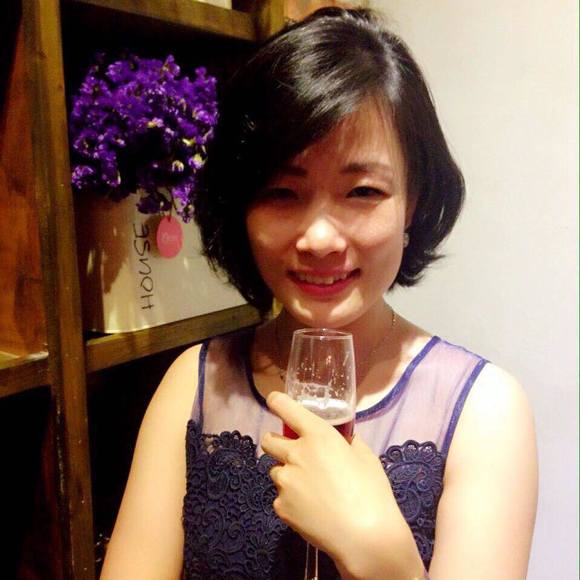 Profile Picture of Juliana Zhu (@julianazhu) on Poshmark