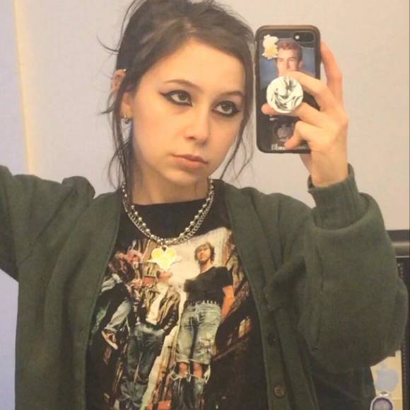 Profile Picture of Mya Barolín (@chrisisk00l) on Poshmark