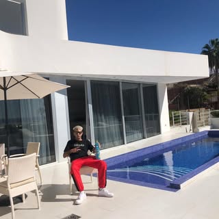 Profile Picture of Robin (@adrianrobin_) on Instagram