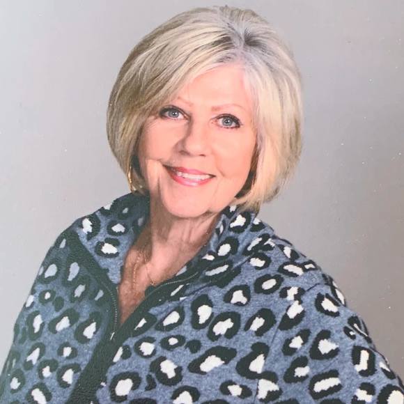 Meredith Howard cadelli - Poshmark Profile Picture of Meredith Howard cadelli (@mlcadelli) on Poshmark