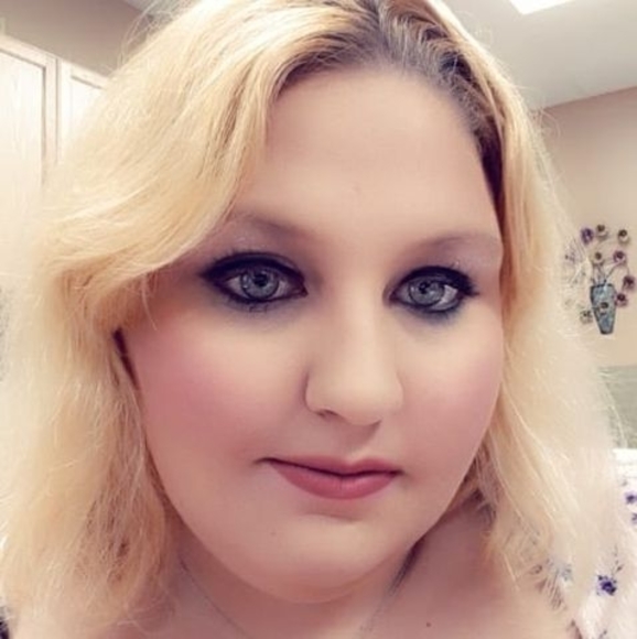 Profile Picture of Amber Roberts (@yamiyumi15) on Poshmark