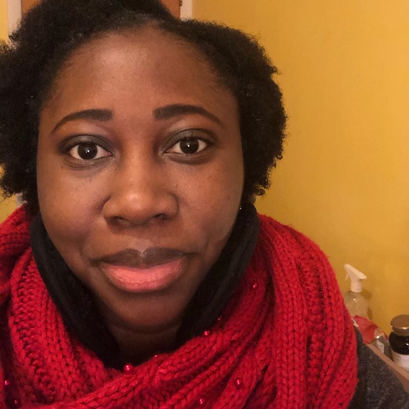 Profile Picture of Lola Ahmed (@lolla874) on Poshmark