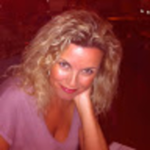 Profile Picture of Kathy Walasinski (@kathywalasinski) on Poshmark