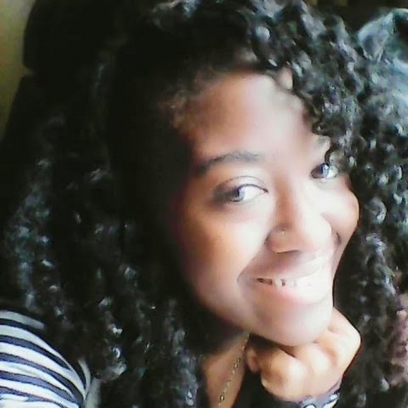 Profile Picture of Diamond Reid (@diamondreid35) on Poshmark