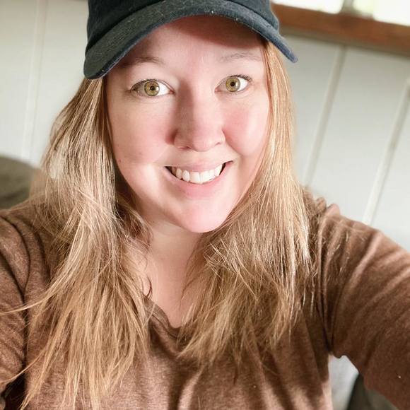 Profile Picture of Ashley Olbrys (@ashleyolbrys) on Poshmark