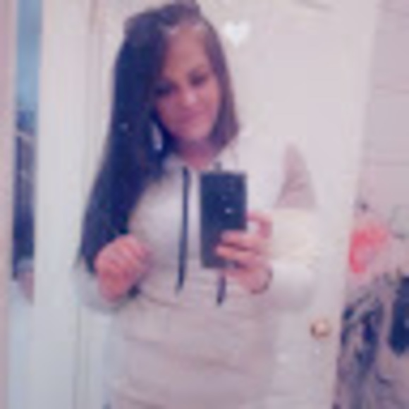 Profile Picture of Jenna Brogan (@itsmejenn001) on Poshmark