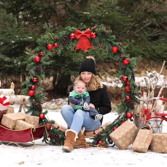 Profile Picture of Nikki Vaneck (@nikkivaneck) on Poshmark