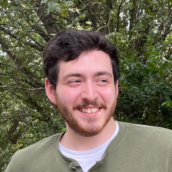 Profile Picture of Aaron Castro (@aaroncastro__) on Poshmark