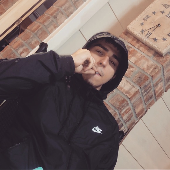 Profile Picture of Devin Perez (@pdevin0928) on Poshmark