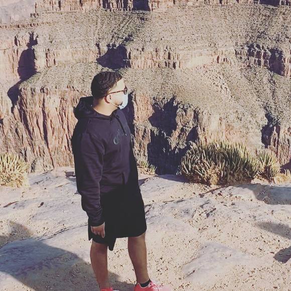 Profile Picture of Steven Pumarejo (@spumarejo) on Poshmark