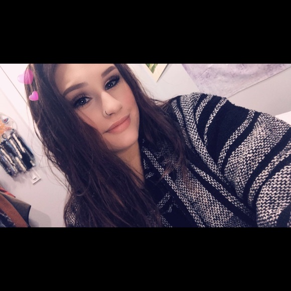 Profile Picture of Delany Lauderbaugh (@delanyl) on Poshmark