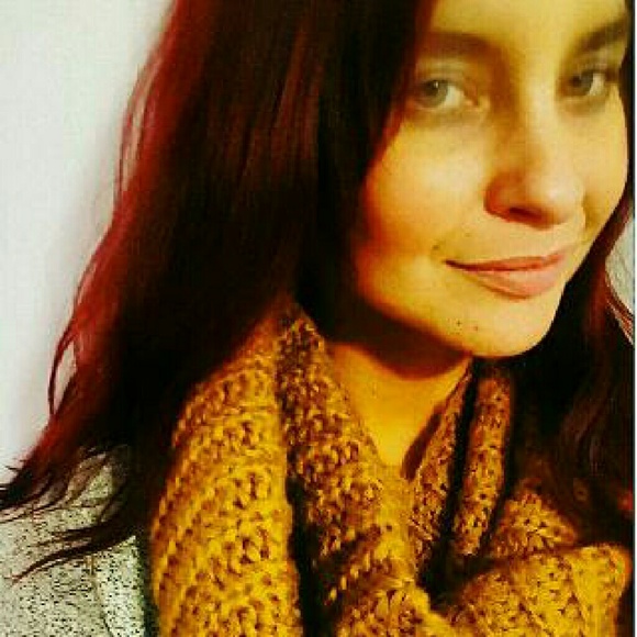 Profile Picture of Amanda Harrall (@aharrall13) on Poshmark